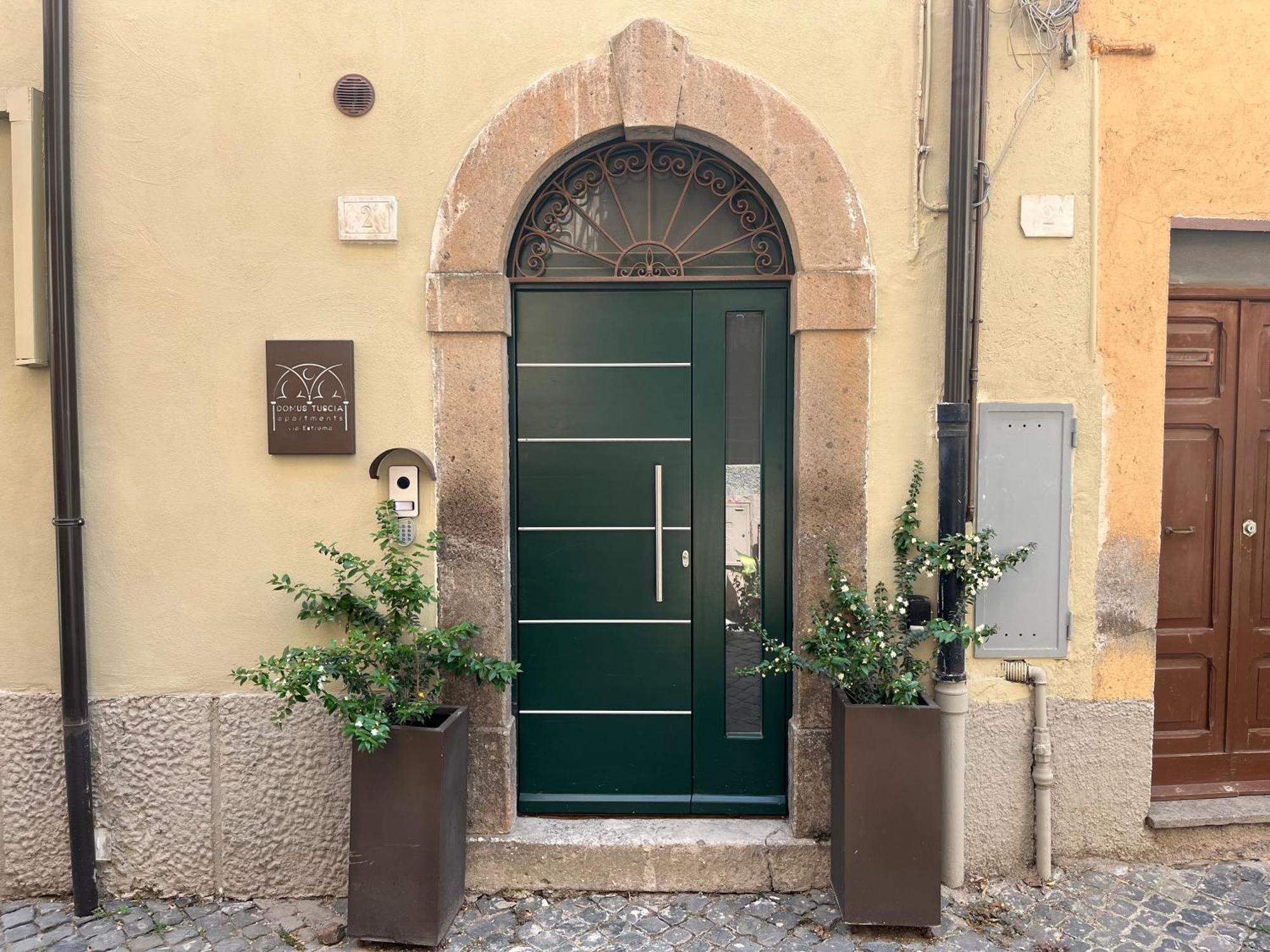 DOMUS TUSCIA APARTMENTS Via Estrema 2 Viterbo Exterior foto